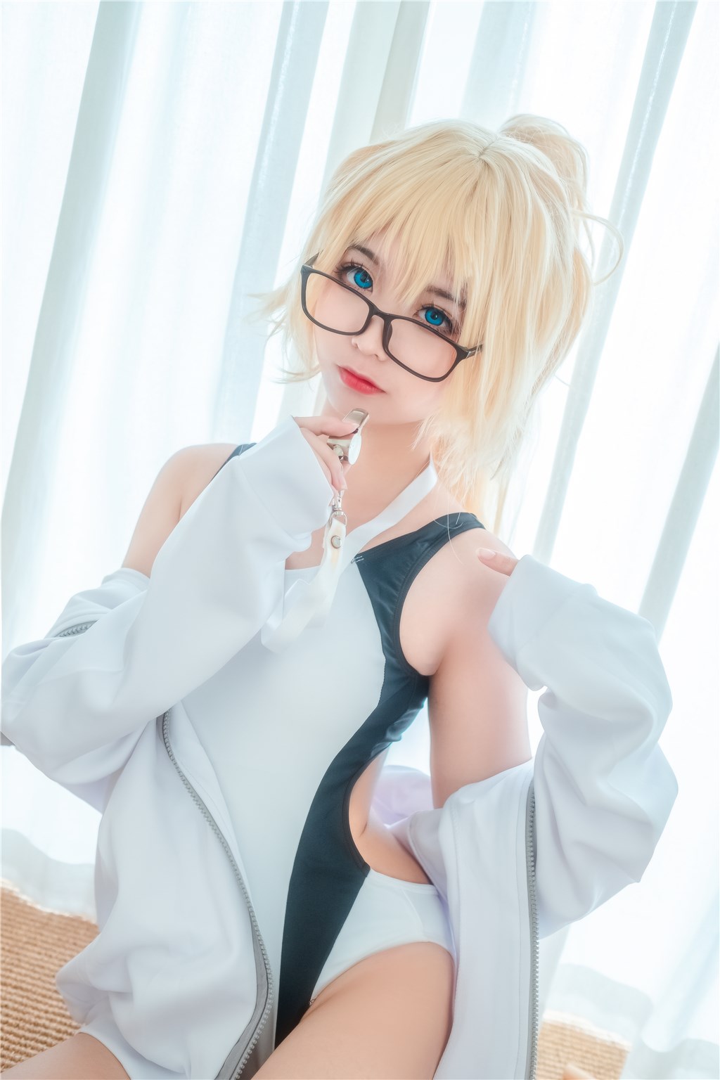 海角社区下载体验独家放送：苹果端如何让在线互动中每一句低语都充满令人心动的撩人情感